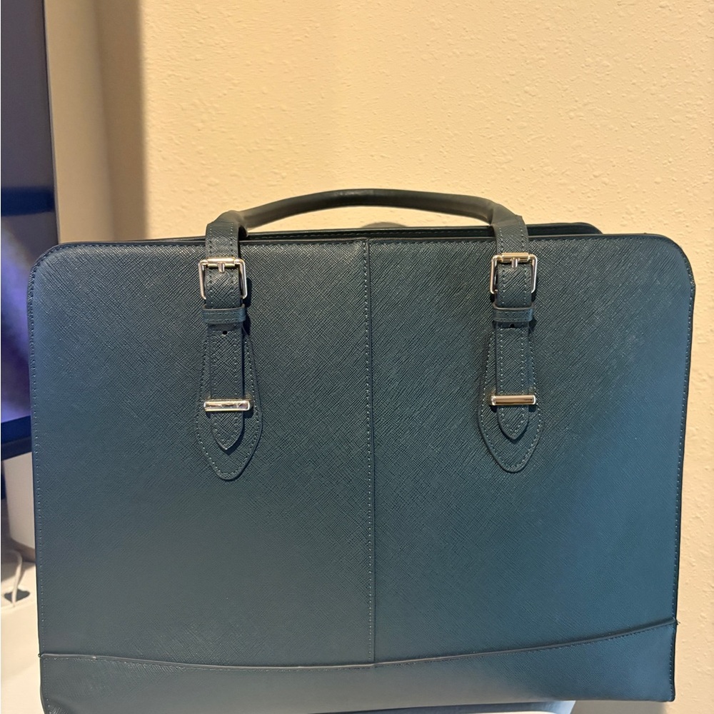 Elegant Blue Leather Travel Bag